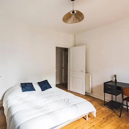 דירה Elegance Moderne Au Coeur De Place Du Forum ריימס